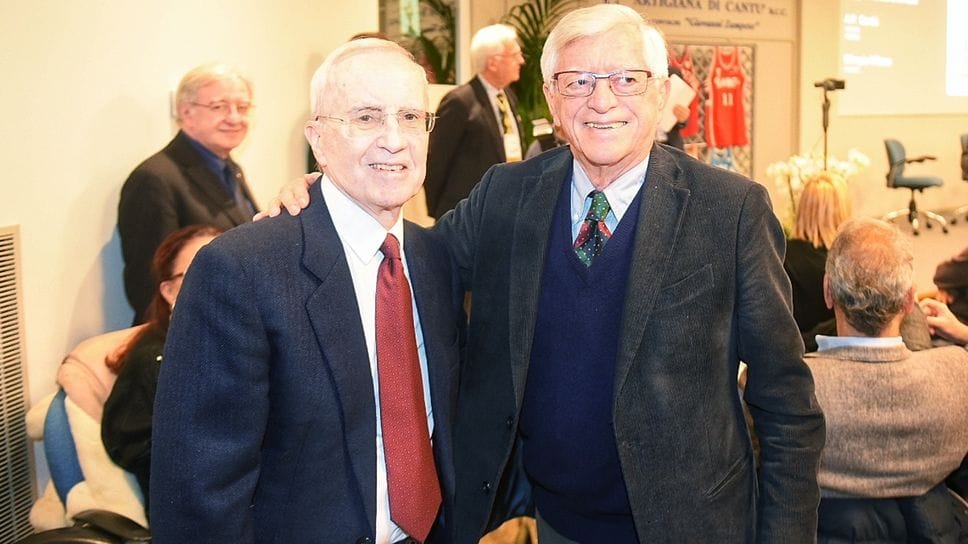 Dan Peterson (a sinistra) con il grande rivale Valerio Bianchini