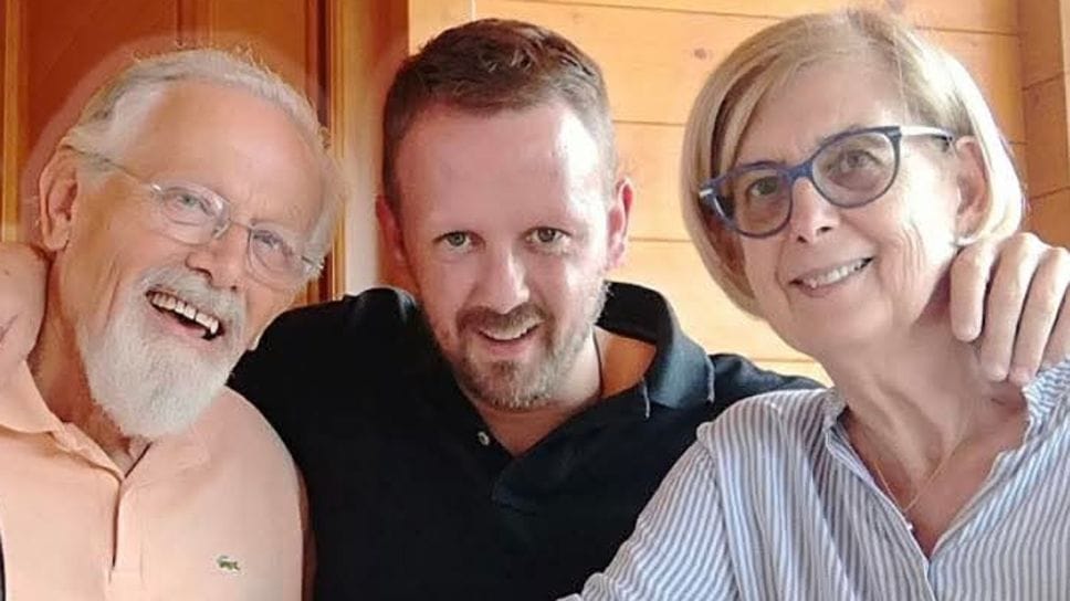 Roberto Bianchi e Graziella Botta e, al centro tra di loro, l’amico don Roberto Secchi