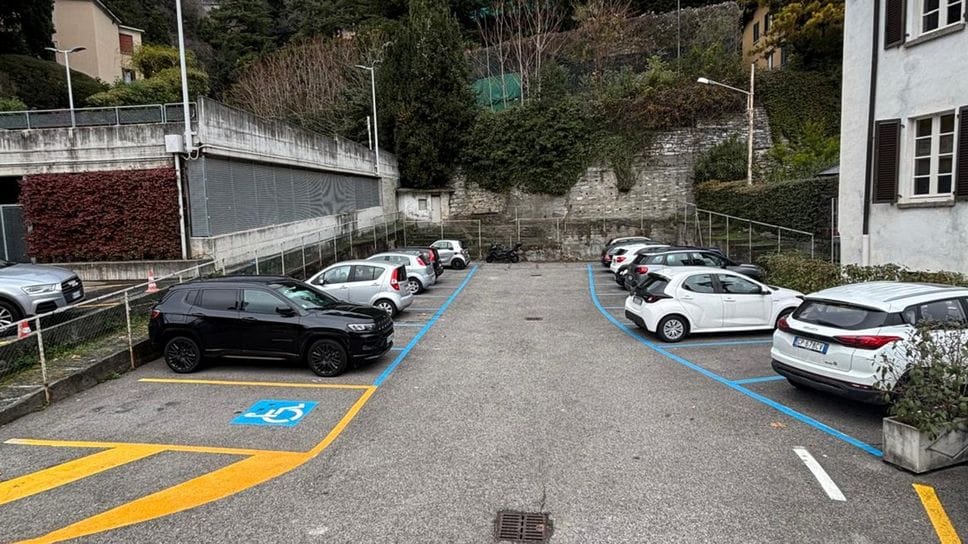 Il parcheggio di Urio (ex campetto) in via Regina 27