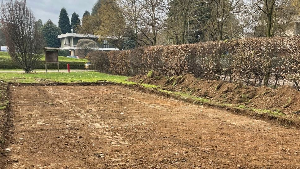 I lavori per la realizzazione del chiosco al parco di via dei Vivai