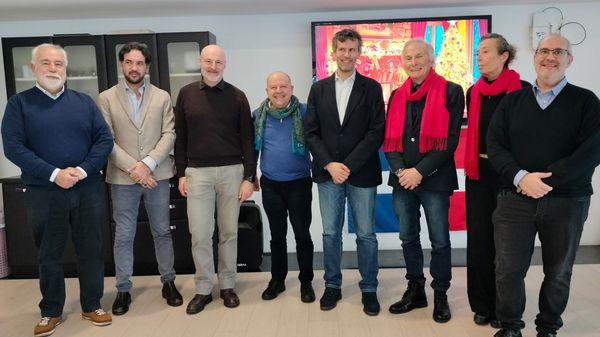 Il presidente Giacchino Favara al centro con  il sindaco di Cernobbio Matteo Monti (a destra)