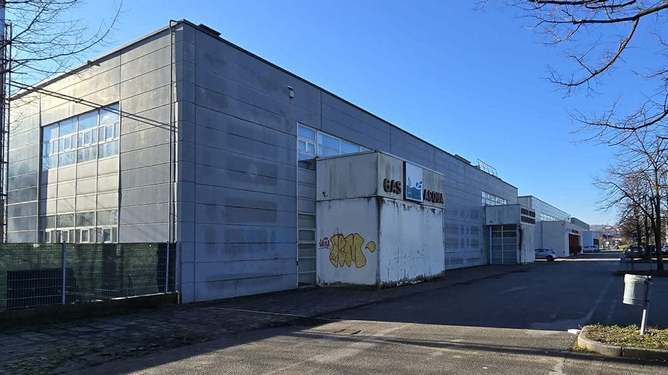 Di recente il magazzino ospitava le lezioni pratiche del Cfp