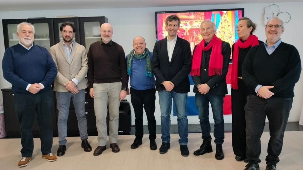 Il presidente Giacchino Favara al centro con il sindaco di Cernobbio Matteo Monti (a destra)