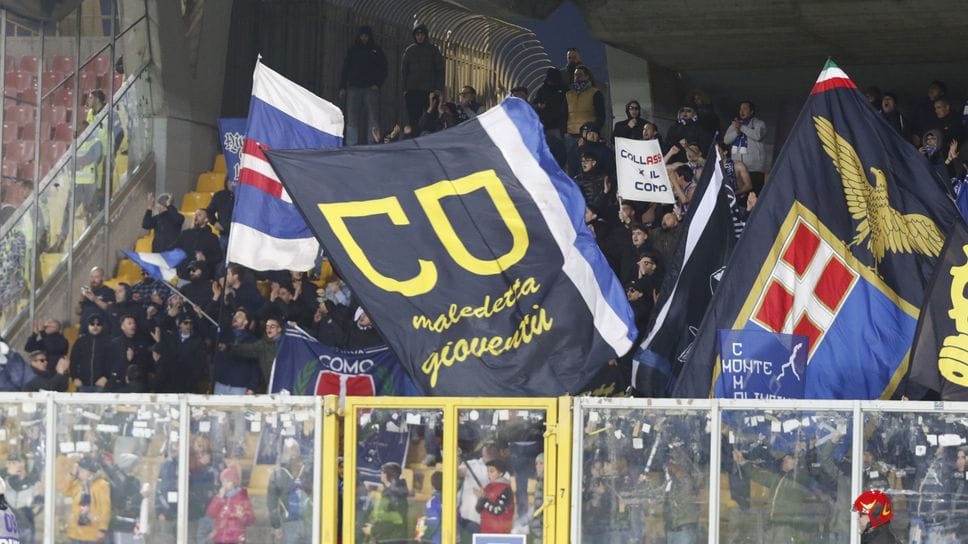 La curva del Como presente a Lecce