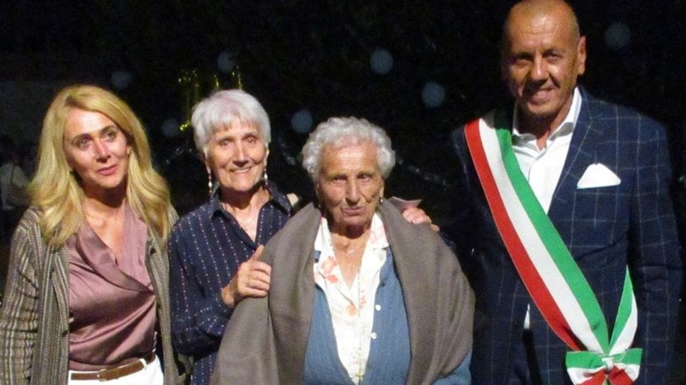 Libica “Lidia”Pozzi  con il sindaco Prestinari e parenti alla festa dei 100 anni