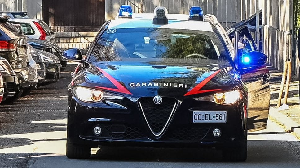 I Carabinieri hanno notificato un’ordinanza restrittiva a un uomo accusato di stalking contro l’ex moglie