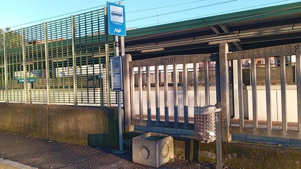Come si presenta oggi la fermata del bus in via Songia-via Diaz