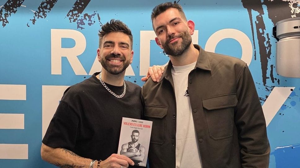 Pippo Ricci (a destra) a Radio Deejay con Gianluca Gazzoli