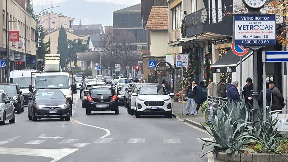 Uno scorcio di corso 25 Aprile: previsti lavori anche sulla rete fognaria (Bartesaghi)