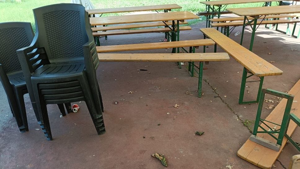 Alcuni dei danni causati all’Area feste dal blitz notturno dei giovani  a inizio settembre