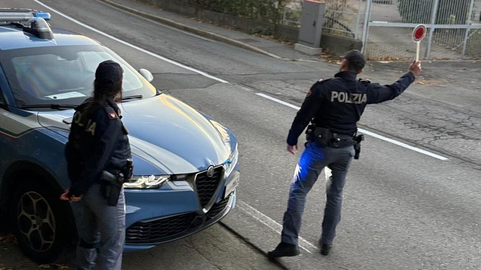 La Polizia è intervenuto per sedare una lite tra vicini di casa