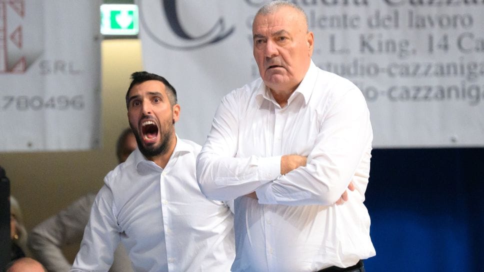 Jasmin Repesa, a destra, allenatore di Trapani