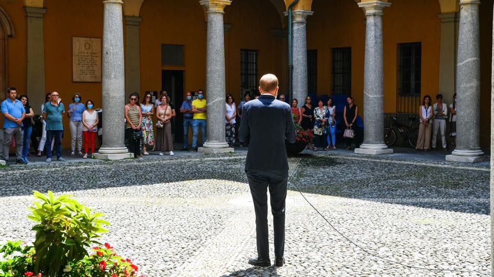 Il sindaco Alessandro Rapinese incontra i dipendenti del Comune all’inizio del suo mandato, nel 2022
