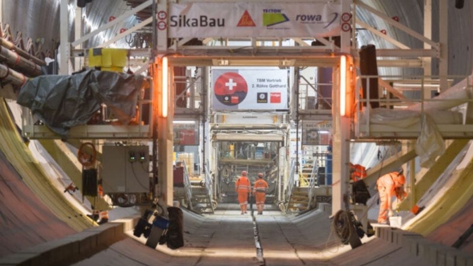 I lavori all’interno del secondo tubo del Gottardo nella foto Ustra