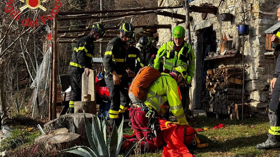 I soccorsi all’uomo colpito da un ramo a Sormano