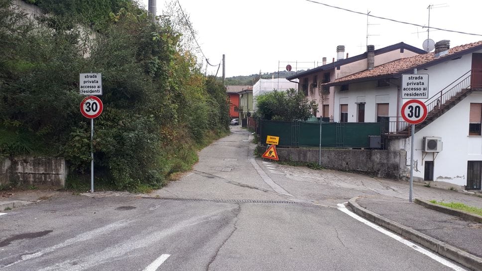 Via Ai Ronchi è stata presa di mira dalla banda di ladri che si aggira per il paese