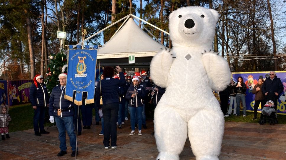 Un concerto e anche la mascotte nel parco di via dei Vivai