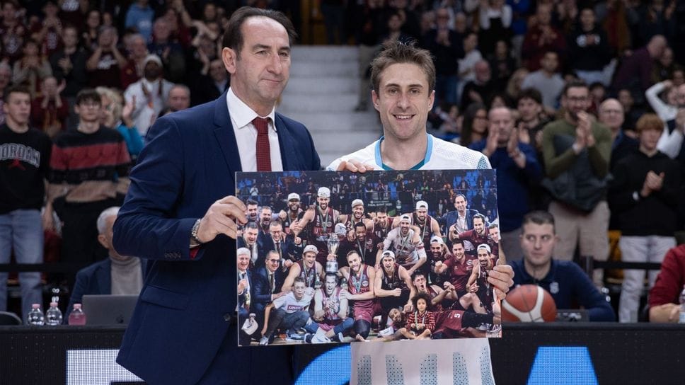 L’omaggio della Reyer Venezia all’ex capitano Andrea De Nicolao