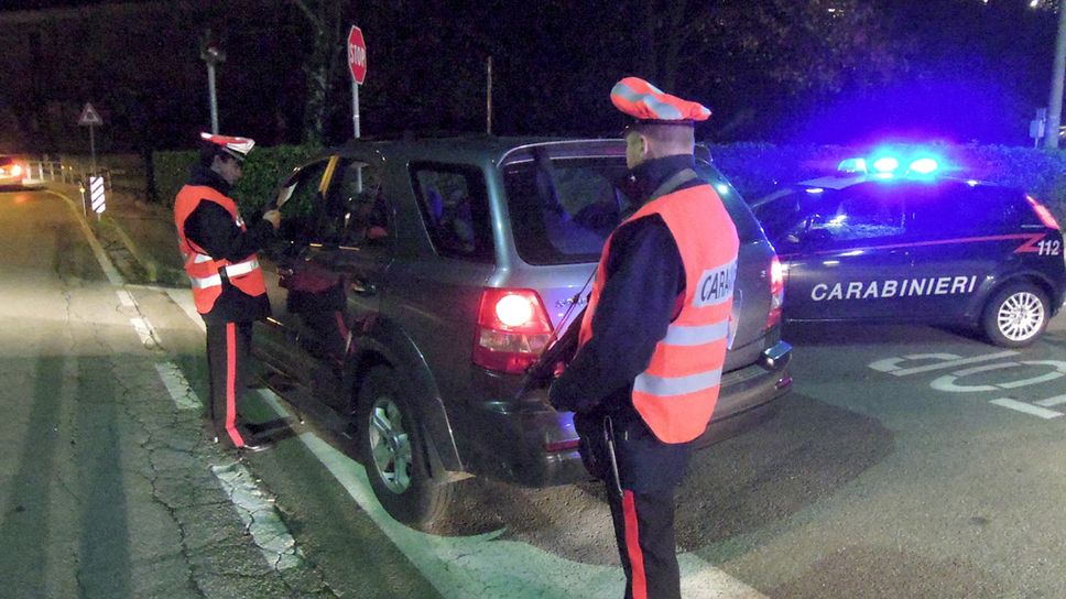 Sul posto i carabinieri della Radiomobile di Como  (Archivio)