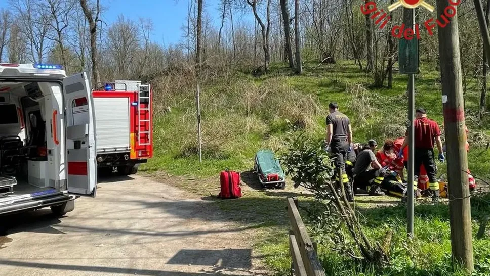 I soccorsi al ciclista nel Parco Lura I soccorsi al ciclista nel Parco Lura