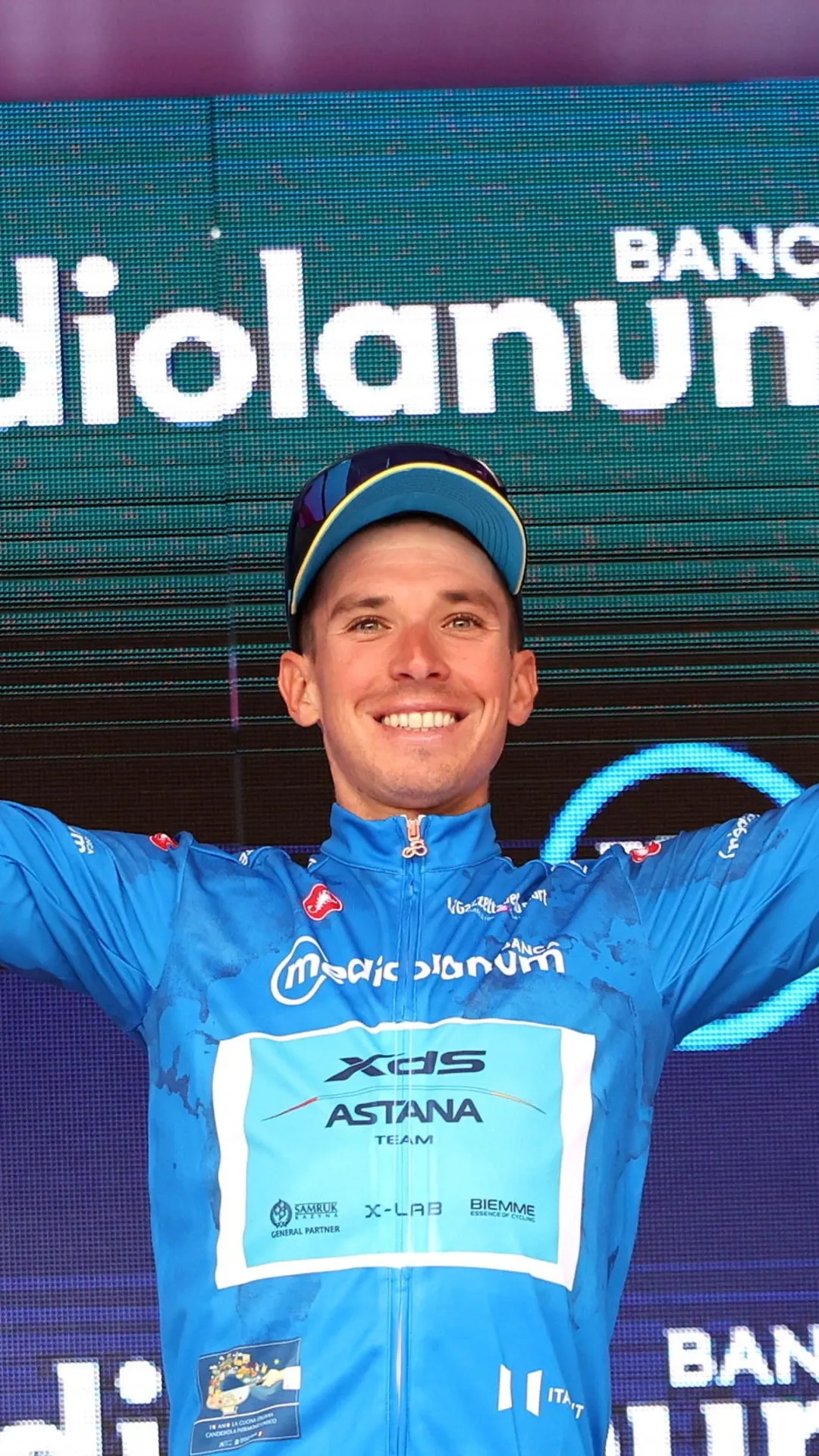 Gilet Azzuro Lorenzo Fortunato Giro 2025