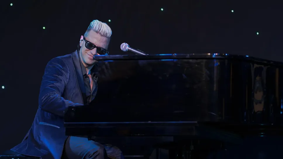 Matthew Lee, pianista rock’n’roll, in scena il 26 giugno