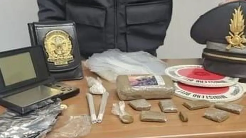 Trovati hashish, marijuana ed ecstasy Trovati hashish, marijuana ed ecstasy