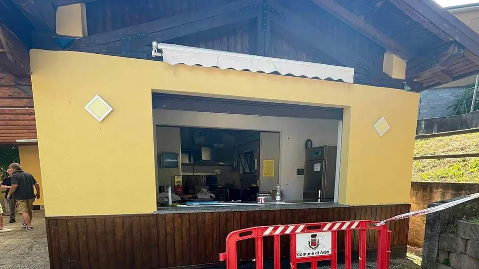 La casetta delle manifestazioni che si trova nella centralissima piazza del mercato  (Bartesaghi)