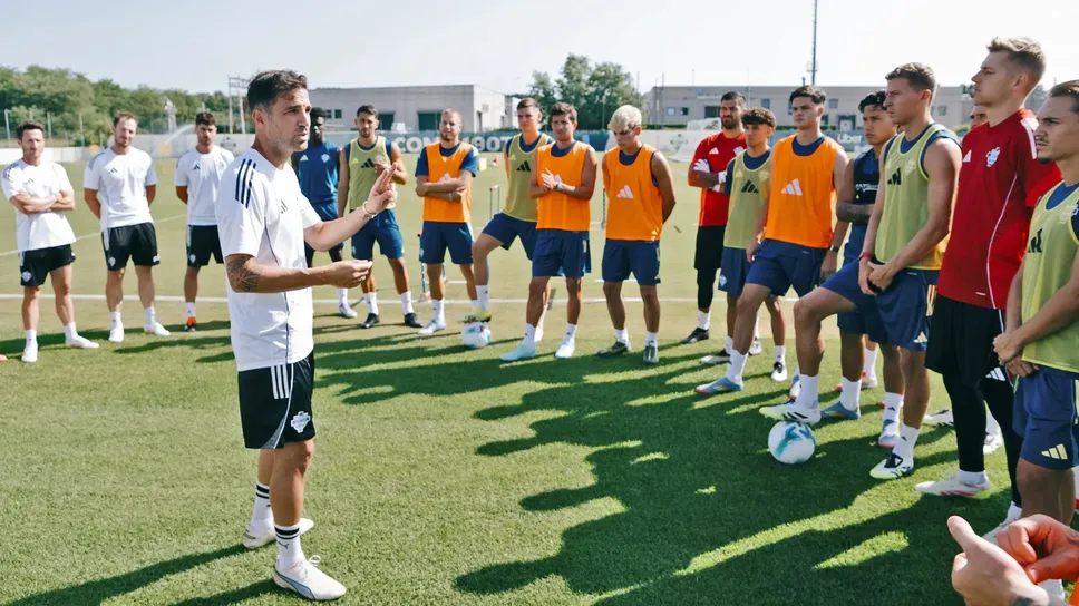 Cesc Fabregas tiene subito a rapporto la squadra