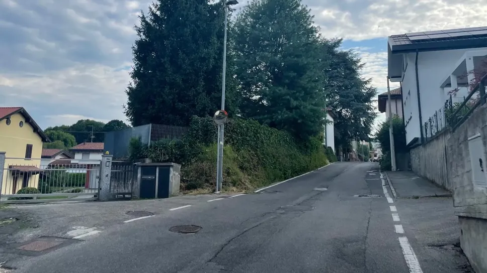 Via San Francesco, dove è avvenuto il furto Via San Francesco, dove è avvenuto il furto