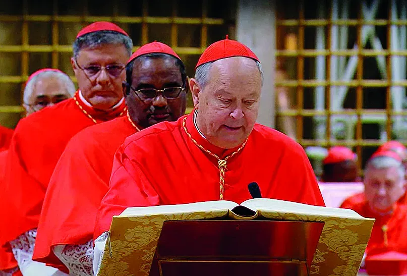 Il giuramento del cardinale Cantoni in occasione del conclave dello scorso maggio Il giuramento del cardinale Cantoni in occasione del conclave dello scorso maggio