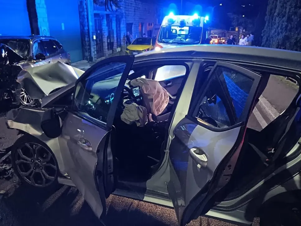 Coinvolta nell’incidente una coppia di tedeschi. Alla guida dell’auto che ha sbandato un italiano di 27 anni
