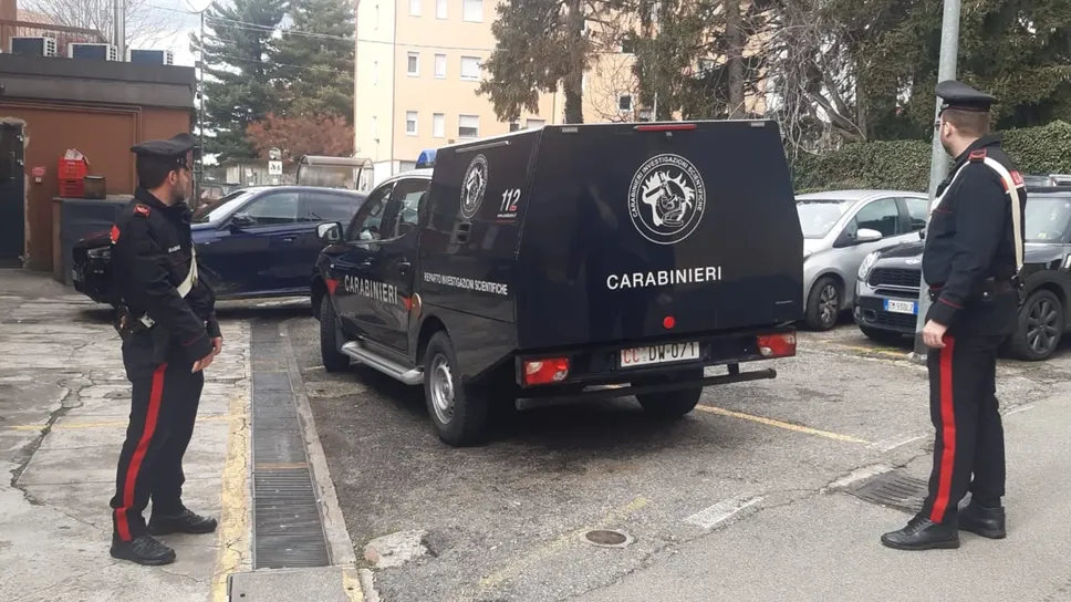 I carabinieri del Reparto investigazioni scientifiche a Veniano I carabinieri del Reparto investigazioni scientifiche a Veniano