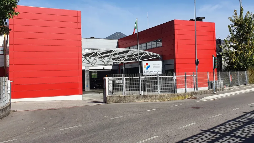 Sul posto i sanitari partiti dalla sede di Lariosoccorso a Erba  (Archivio)
