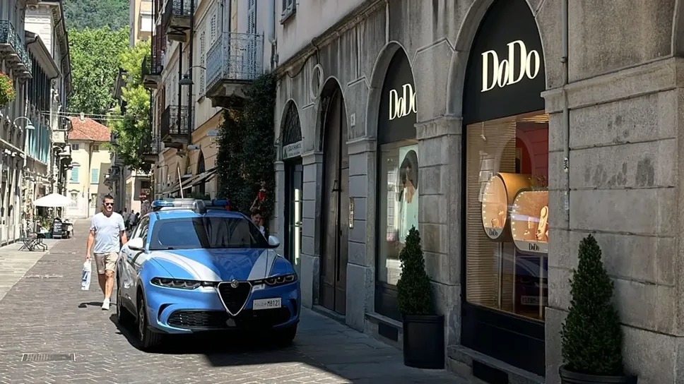 La polizia ieri in via Giovio