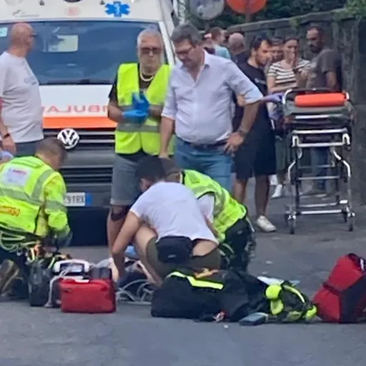 Cade dalla bicicletta e picchia la testa: ragazzo di 13 anni grave in ...