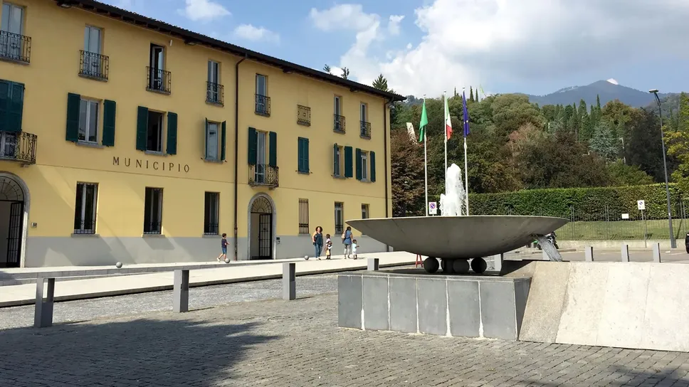 Una vista del municipio di Erba: continua la “battaglia” contro gli evasori delle tasse comunali