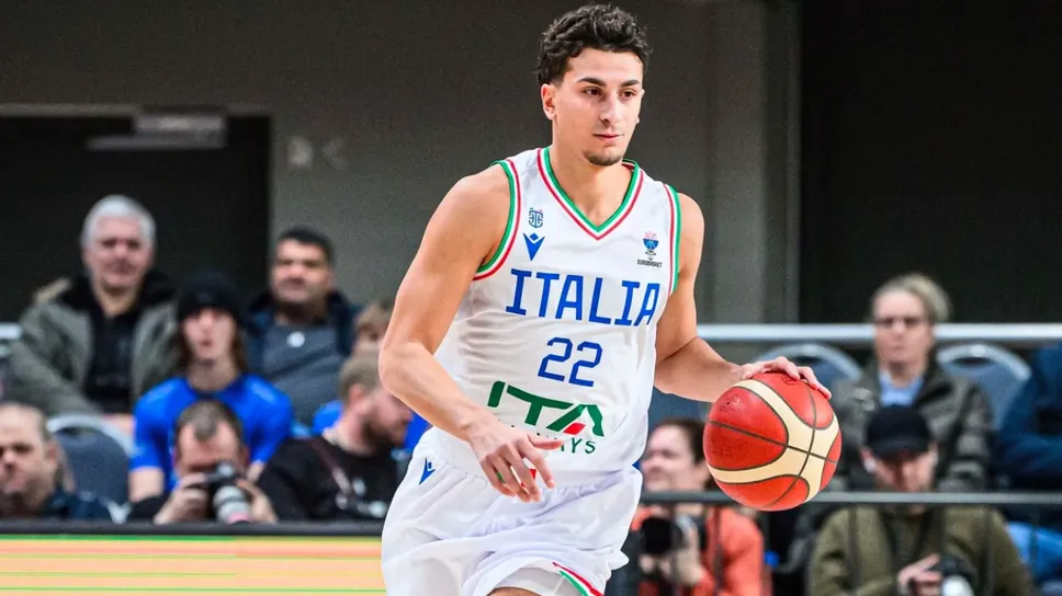 Giordano Bortolani, neo acquisto di Cantù, con la maglia della Nazionale Giordano Bortolani, neo acquisto di Cantù, con la maglia della Nazionale