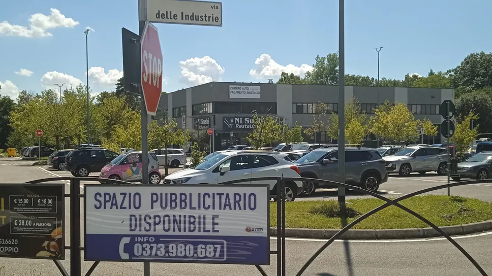 Il parcheggio di via delle Industrie Il parcheggio di via delle Industrie