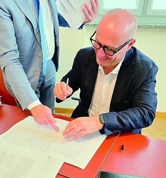 Il presidente di Lariofiere  Fabio Dadati firma la costituzione dell’Ets