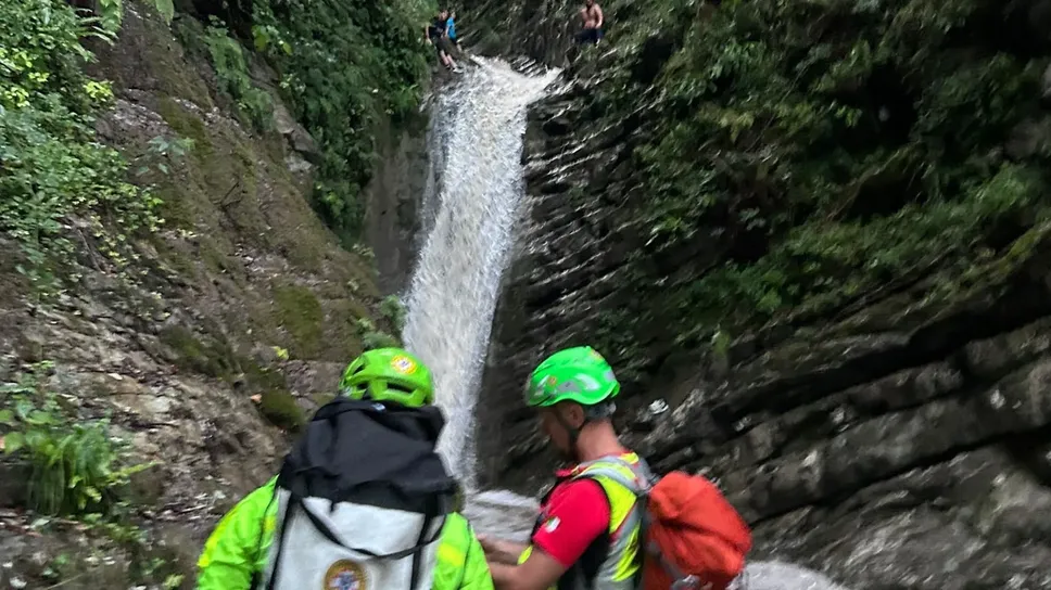 L’intervento di Cernobbio del Soccorso Alpino L’intervento di Cernobbio del Soccorso Alpino