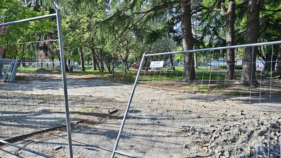 Il cantiere dei giardini a lago fermo da mesi. Ora a ultimare i lavori saranno due imprese comasche