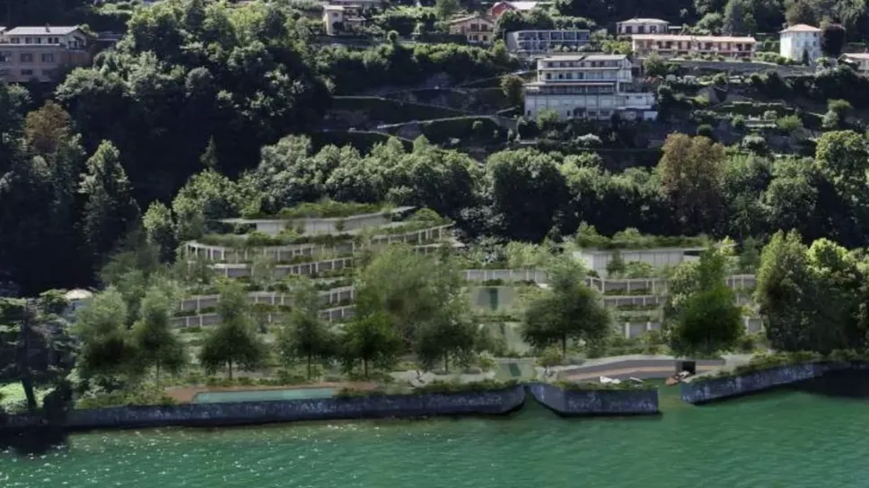 La simulazione del nuovo resort che una società privata vorrebbe realizzare a Torno, vicino alla Pliniana La simulazione del nuovo resort che una società privata vorrebbe realizzare a Torno, vicino alla Pliniana