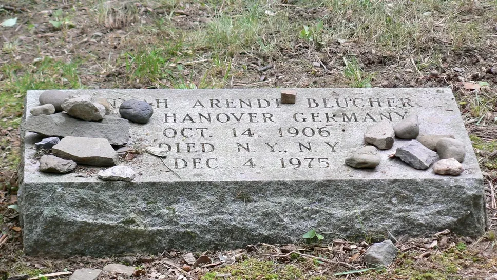 La tomba di Hannah Arendt ad Annandale-on-Hudson, negli Stati Uniti (foto Vittorio Colombo)