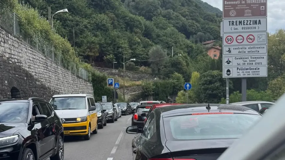 Il traffico sulla Statale Regina, un imbuto per migliaia di automobilisti