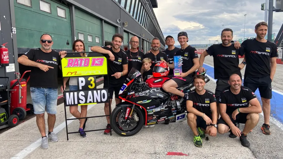 Mattia Rato festeggia il podio a Misano Mattia Rato festeggia il podio a Misano