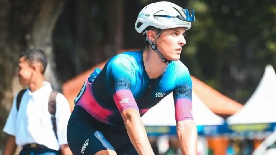 Francesco Carollo, 24 anni, vincitore in Indonesia Francesco Carollo, 24 anni, vincitore in Indonesia