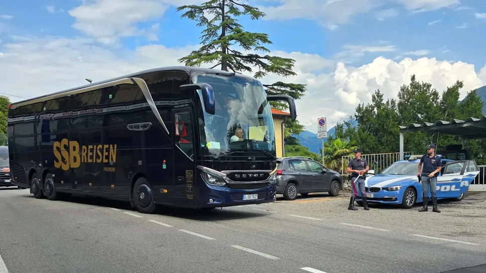 Un pullman tedesco sanzionato dalla Polstrada Un pullman tedesco sanzionato dalla Polstrada