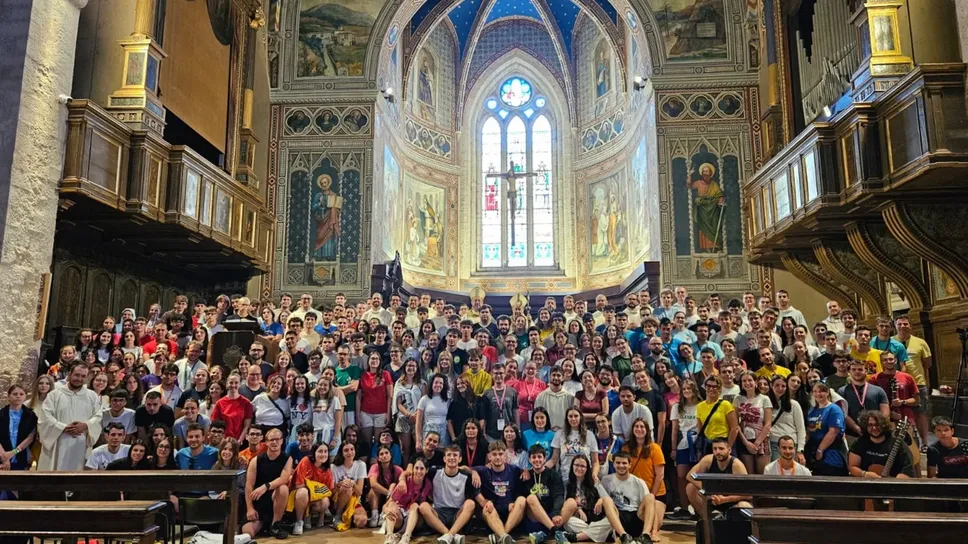 I ragazzi comaschi a Gubbio con il vescovo Cantoni I ragazzi comaschi a Gubbio con il vescovo Cantoni