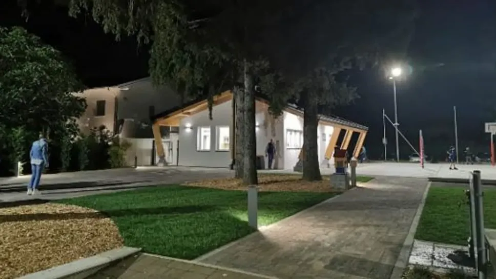 Il centro civico di Concagno, dove è avvenuta l’aggressione Il centro civico di Concagno, dove è avvenuta l’aggressione